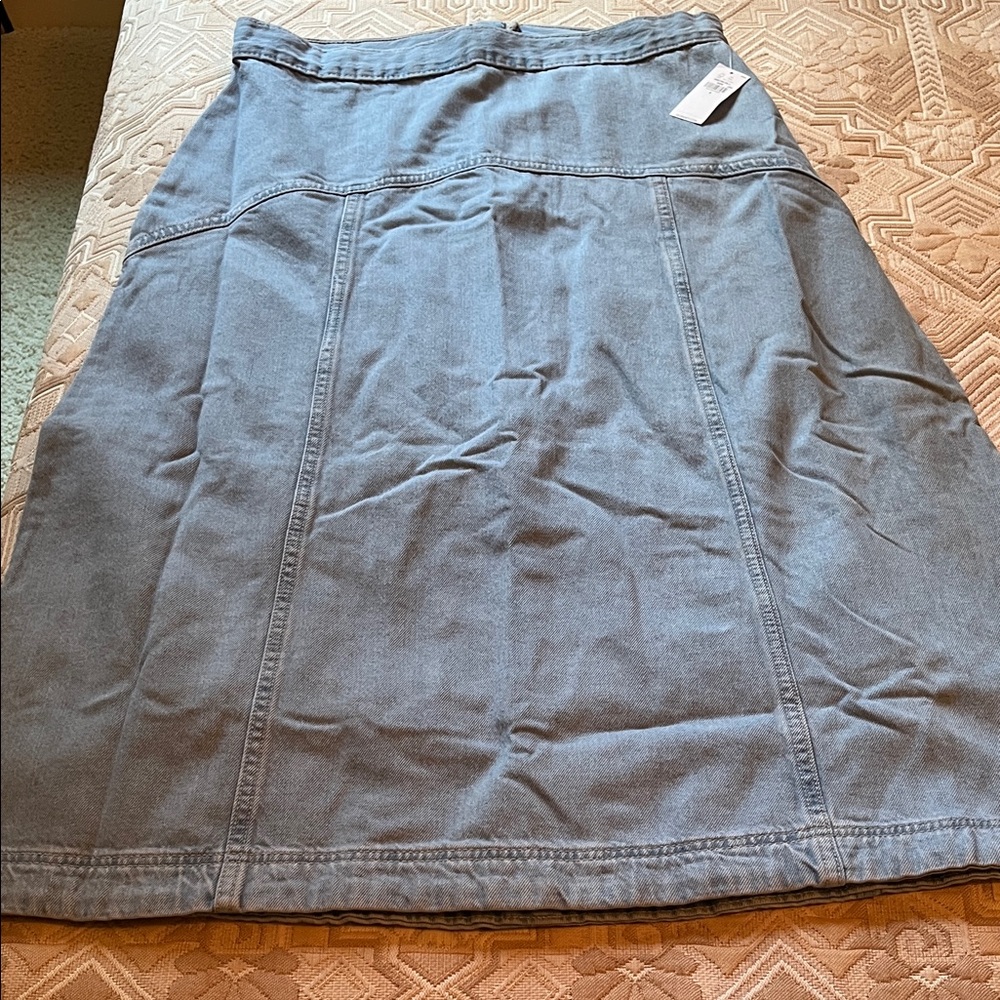 Old Navy Light Dip Mid-Rise Jean Midi Skirt/NWT/6 - Picture 4 of 11